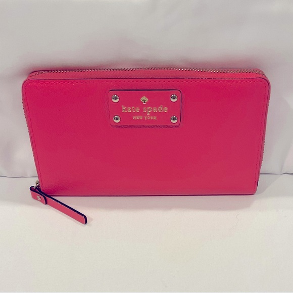 Kate Spade Hot Pink Wallet w Barbiecore Vibes - Picture 1 of 4